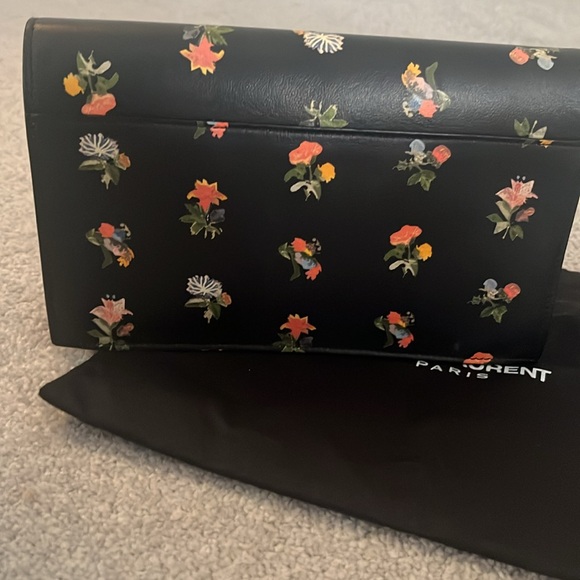 Authentic YSL prairie flower clutch - Picture 4 of 6
